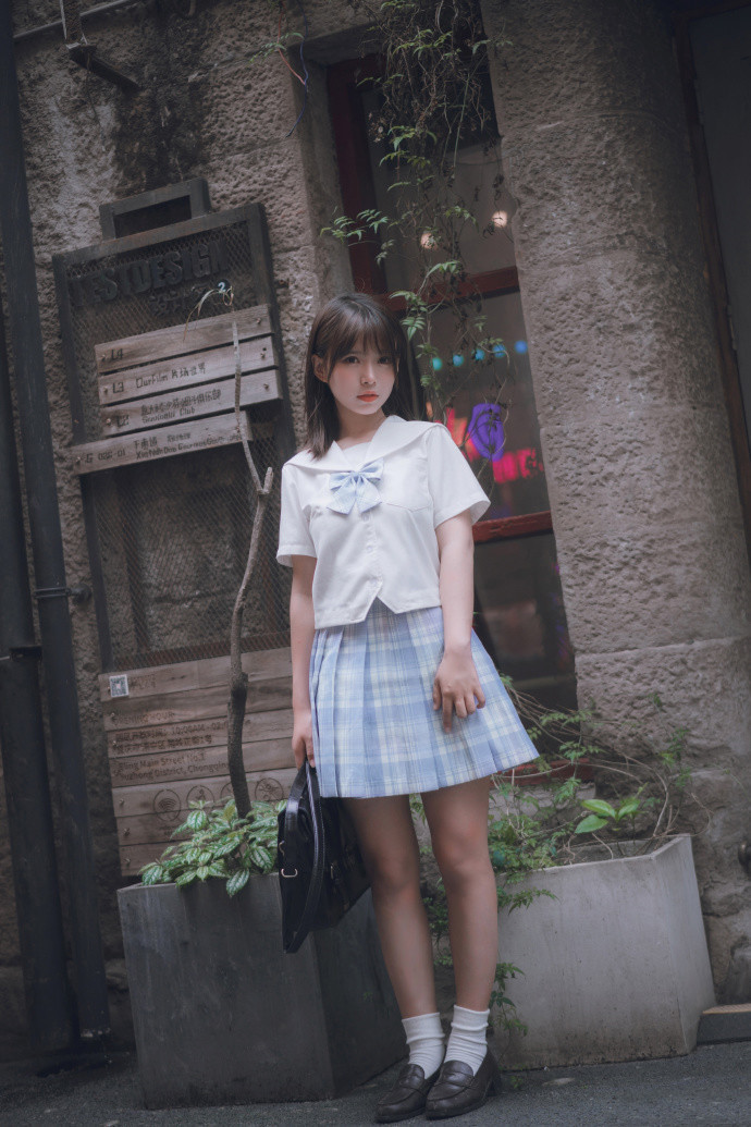  转眼之间|jk少女，寻寻觅觅，却在转眼之间