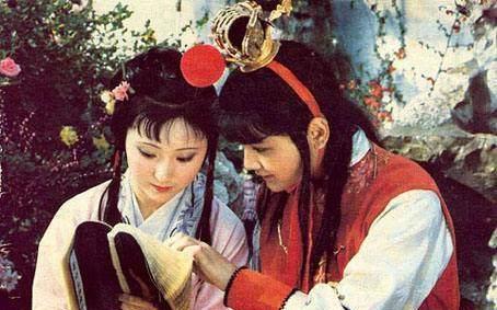 红楼梦|林黛玉早逝,薛宝钗独守空房,成也红楼,败也红楼