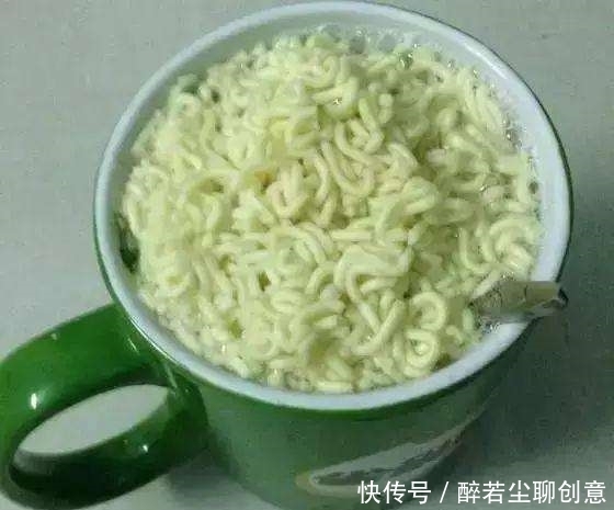 万能|盘点在学校吃过的那些花样泡面, 才知道小伙伴们一个比一个奇葩!