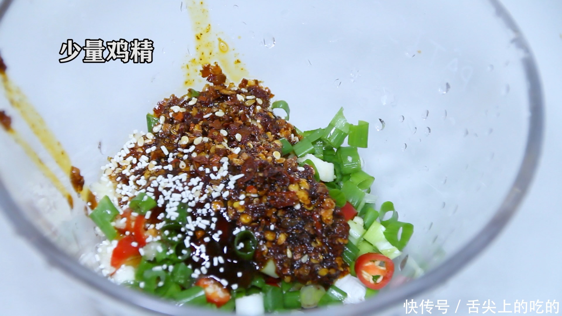 夏季|教你做网红夏季凉拌菜：皮蛋拌豆腐，色泽鲜亮口感丰富