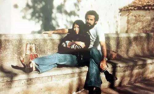  爱情|记者花5年重访三毛之路，质疑三毛和荷西爱情造假，到底谁在说谎