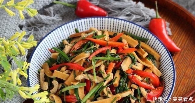 季节|农村里不要钱的野葱,城里人抢着买,下饭香喷喷,错过季节就没了