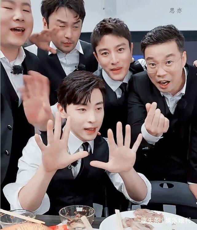  邓伦|邓伦C位现身《极限挑战》直播，可大哥们太会玩，粉丝心疼又想笑