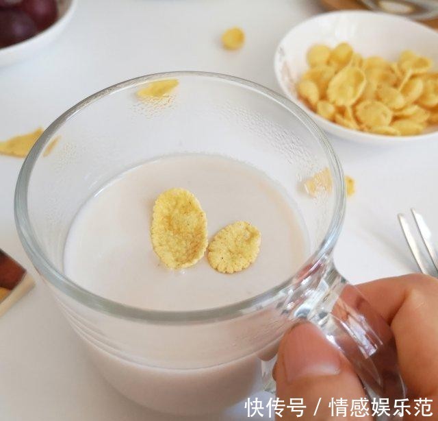 顺滑|花生银耳羹，味道香浓，顺滑可口