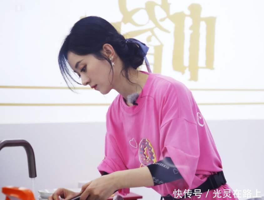 直面|赵丽颖在《中餐厅》直面指出张亮的问题,“赵小刀”果然厉害