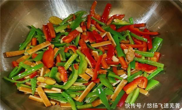 爆炒|邻居扔的鸡杂我拿来爆炒,不需要多丰富的配菜,出锅后可口又下饭