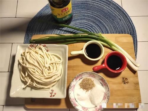 料汁|葱油拌面原来这么简单,这么做口感筋道一点也不坨,一周也吃不够