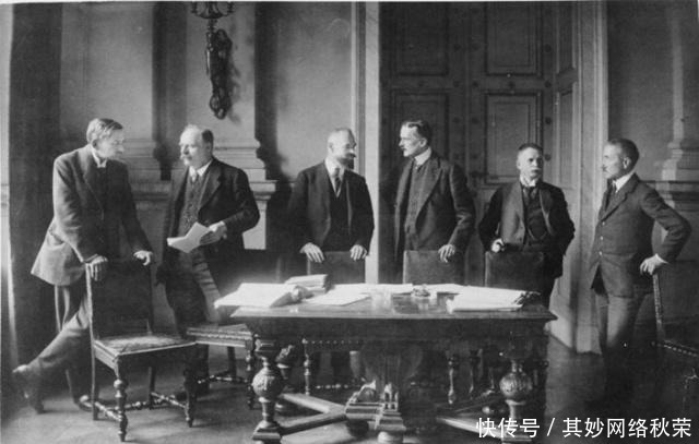 二战|百年前德国在法国签订投降协议结束一战，条约间接使德国发动二战