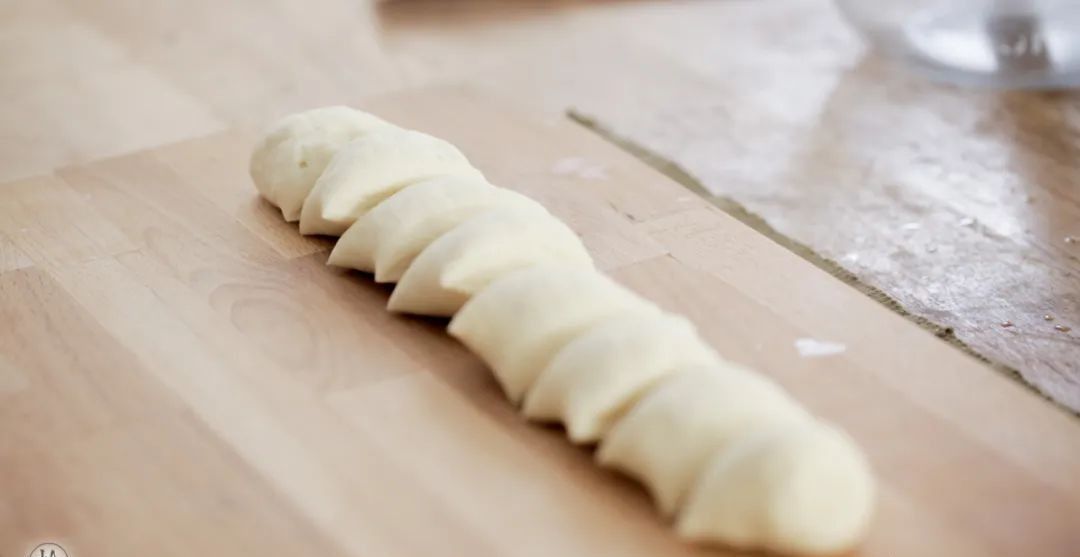  面粉|皮薄馅厚，内在鲜美的柳叶素菜包，热腾腾的来上一笼可好？