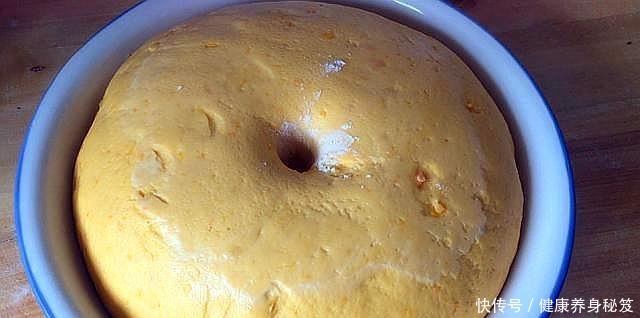 红薯|秋冬多吃红薯,不用烤箱不用电饭煲,面点师教我做红薯拉丝小面包