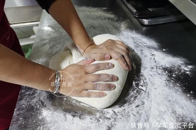 用酵母来发酵面粉|蒸馒头面粉与酵母的比例,可不可以放白糖面点师来教你怎样做