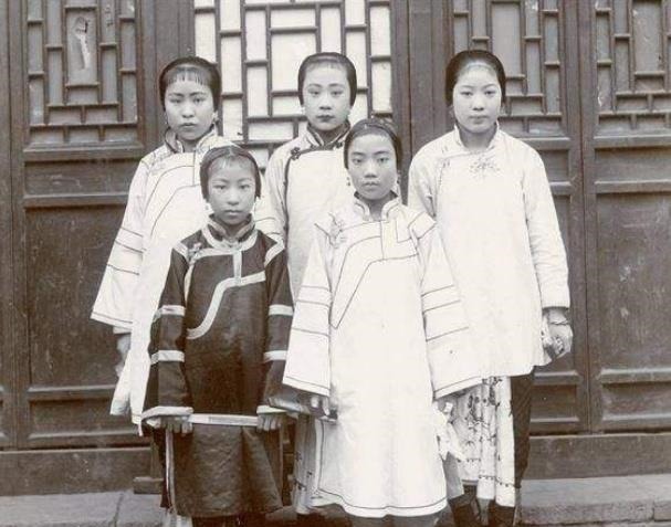 缠足|孙殿英手下的士兵回忆,慈禧是“半落子”脚,引发身世之谜