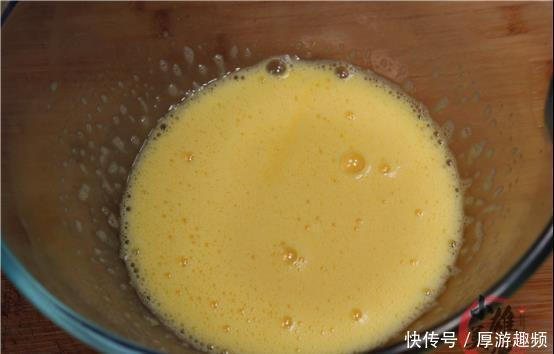 可惜|把鸡蛋放油锅里炸,它是一道有名的小吃,还不知道可惜了,真香