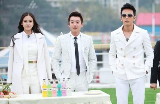  郑恺|跑男杀青六人合照，杨颖好像全身都在“抗拒”，郑恺机智避嫌