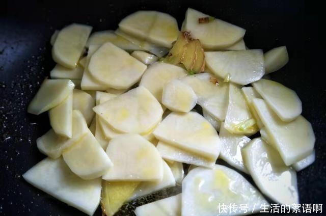 隔三差五|白菜土豆一起烧特别好吃，我家隔三差五做，每次上桌连汤汁都不剩