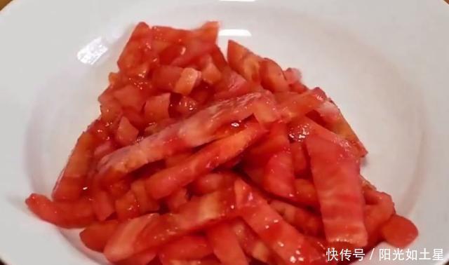 用开水烫|天冷,多喝此汤,暖心暖胃,鲜美入味,只要上桌就能喝光