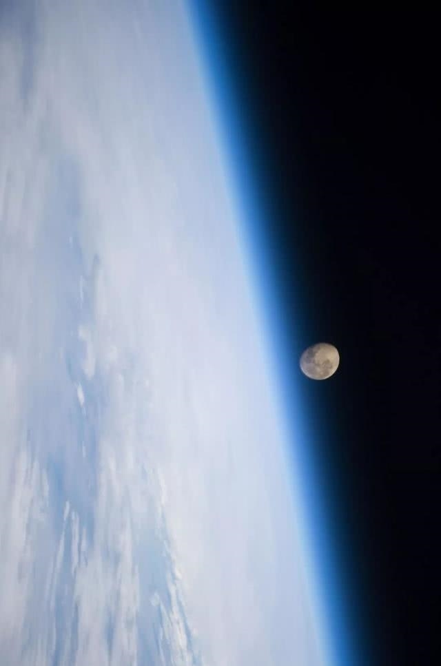  冲出|冲出地球！开启上帝视角，让你明白人类有多渺小，看一次此生足矣