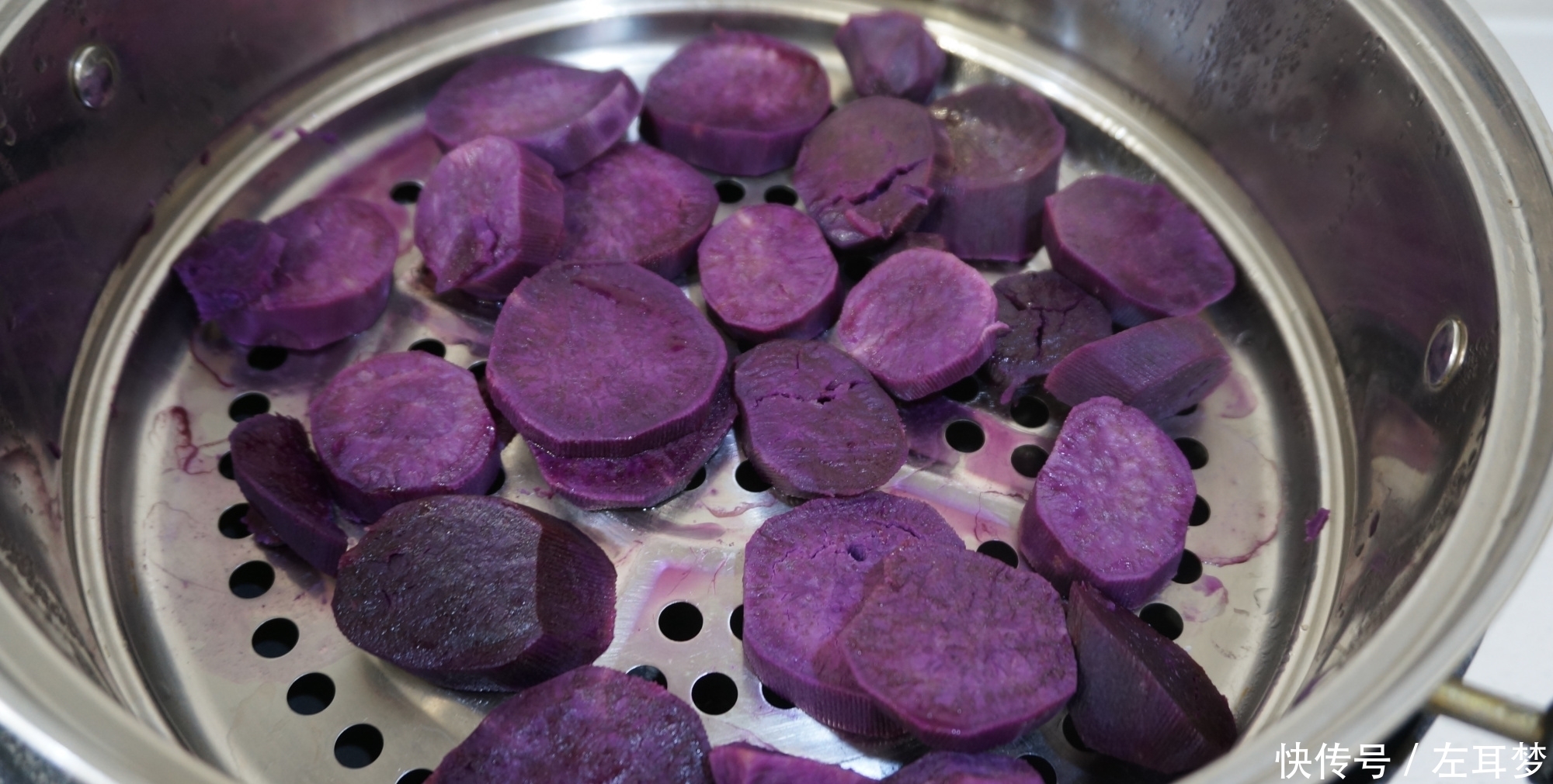 做法|月饼的做法,不用烤箱,出锅软糯香甜,家人很爱吃