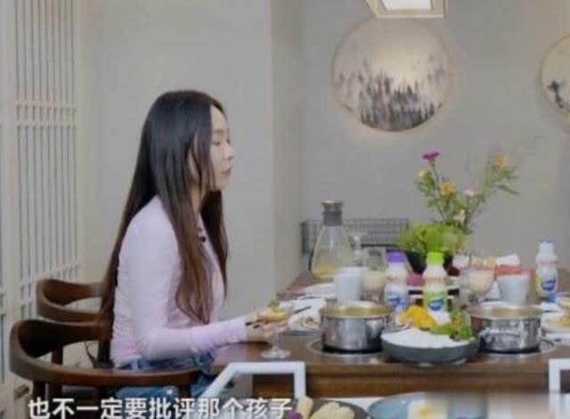 学校|嗯哼在学校被“欺负”,霍思燕知道后这么做,被众人怒赞