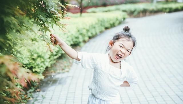  十八般武艺|6岁孩子脾气暴躁咬人，揪发，动刀，掀桌，飞凳……十八般武艺