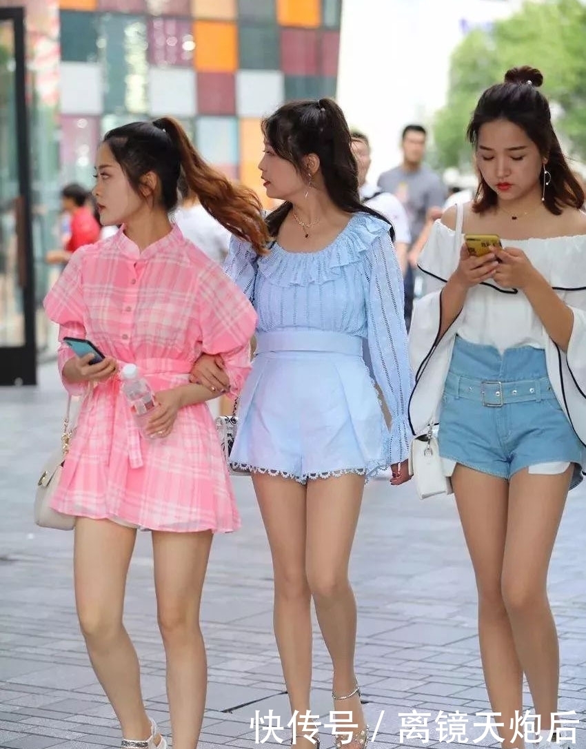 默契|闺蜜三人出门逛街,偏偏都爱上了百搭阔腿短裤,减龄大方超有默契