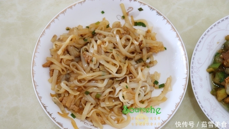  孩子|放暑假了，孩子送回老家，婆婆只做了三道家常菜，儿子却很喜欢吃