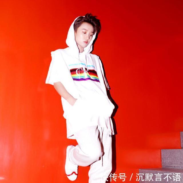 担当|C位担当刘雨昕加入《潮流合伙人2》,你喜欢她的中性风穿搭吗