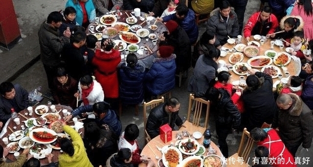 喝酒|农村酒席酒成摆设，原因主要有六点: