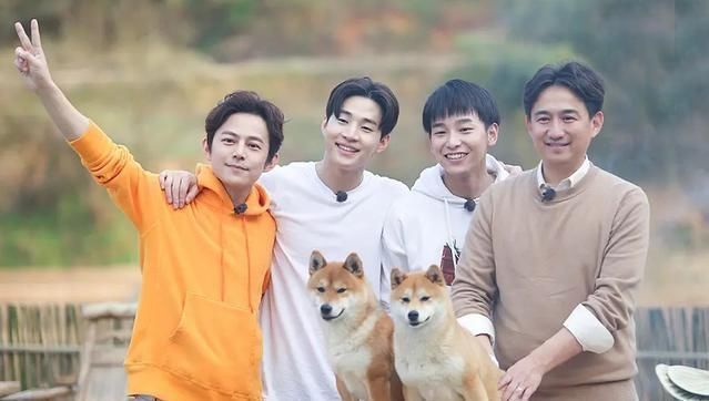 斗地主|向往的生活4败笔频现,嘉宾赶通告斗地主凑剧情,广告冲淡小怡然