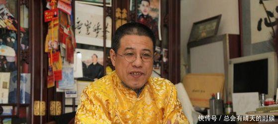 玄孙|他是乾隆帝的第七代玄孙，藏有一本宫廷秘籍，每年穿龙袍祭祖！