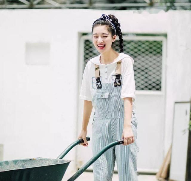  今夏|别再穿T恤了，今夏超流行的“短袖”长这样