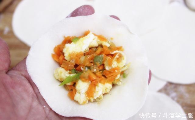  夏天|夏天用这菜包饺子，韭菜芹菜都靠边站，营养解馋，老人孩子都爱吃