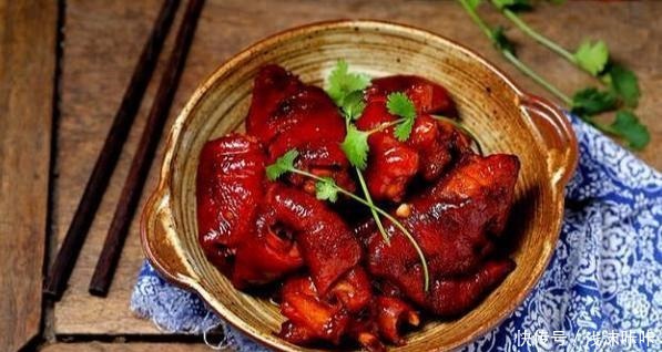 红润|红烧猪蹄,小火慢炖色泽红润又入味,满满胶原蛋白是女生的最爱