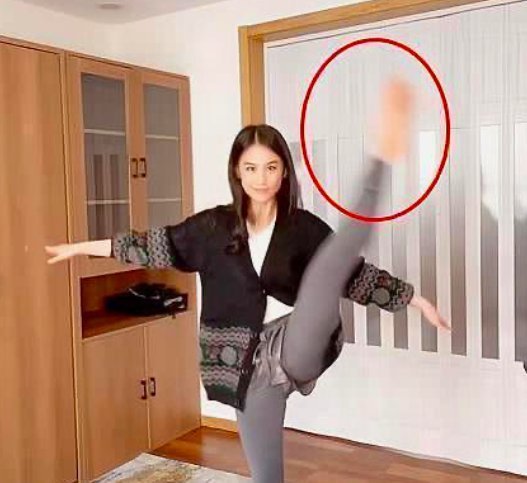 单腿|黄圣依晒“单腿蹲”视频,抬腿的那一刹那,网友:忍不住想要截屏