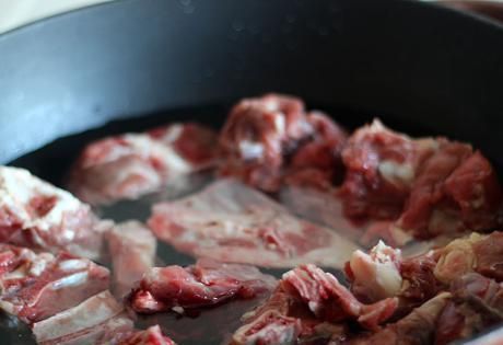 牢记|炖羊肉时,牢记“1不放2不要”,羊肉鲜嫩羊汤鲜美,无膻味更营养