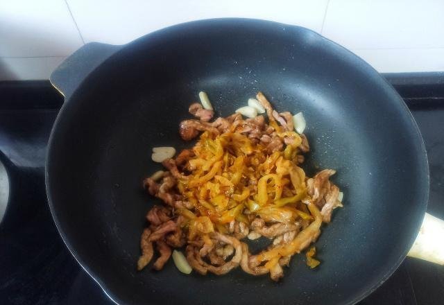 好吃|榨菜别再配粥吃了，用来煮面味道更香，好吃到连汤汁都不剩