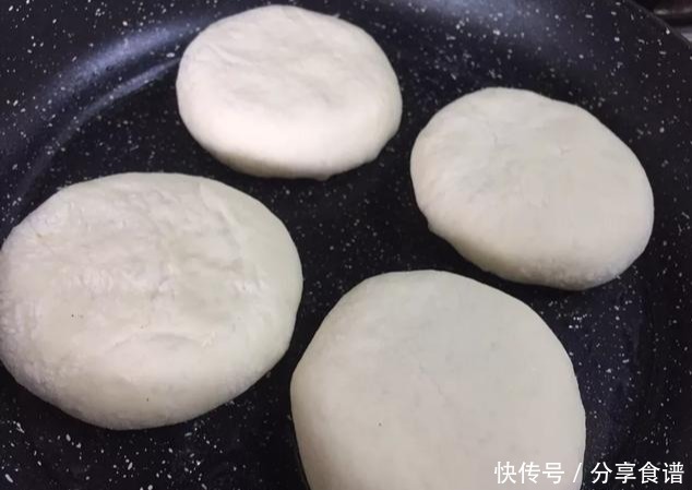  好吃|西葫芦馅饼这样做，柔软又有嚼劲，比炒着吃好吃多了