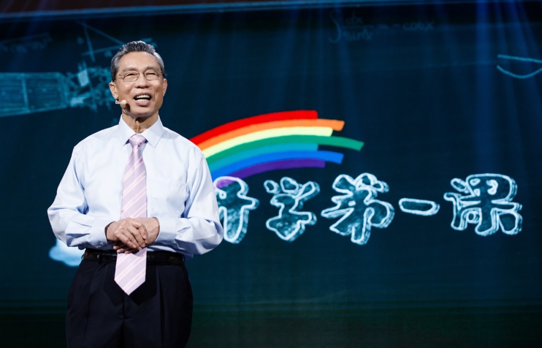 描绘|《开学第一课》用画笔描绘梦想的中国少年,加油!