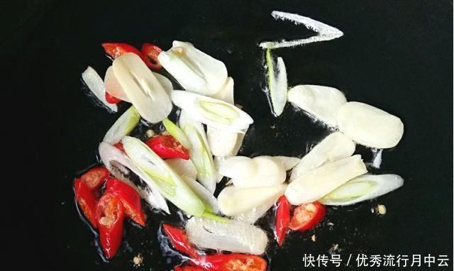 花样|顺德名菜卜卜蛤蜊,用鲜辣汤和暖身玩白贝“花样”