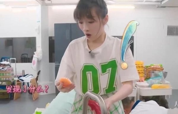  不留情面|李浩菲又出幺蛾子洗菜暴露文化水平，林大厨一句话嘲笑不留情面