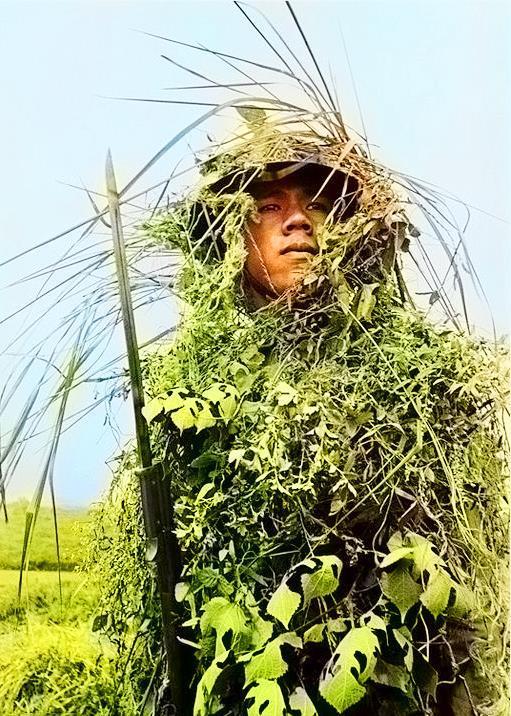 杀人比赛|历史上过目难忘的照片:淞沪会战中挂彩的军人,易北河畔跳友谊舞的苏美士兵