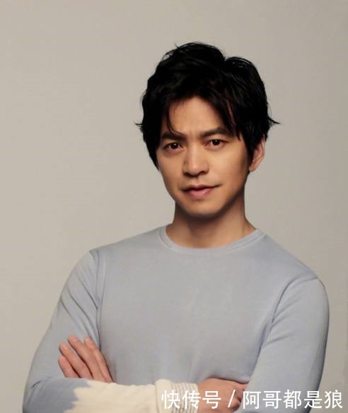  时代|《歌手》58岁腾格尔第二名输给28岁华晨宇，李健17字评价