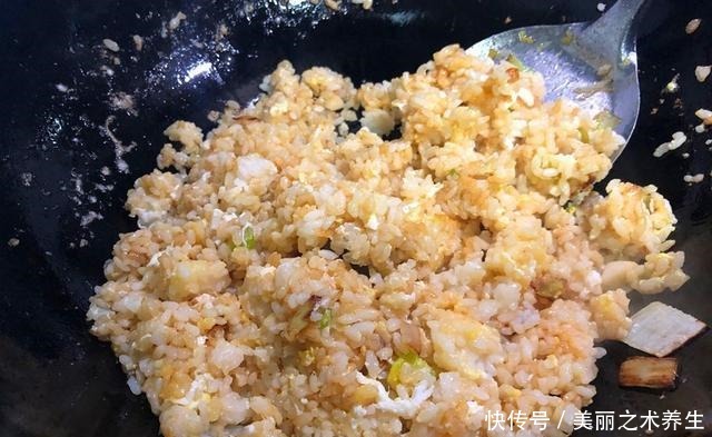 粒分明|鸡蛋炒饭,到底先炒鸡蛋还是先炒米饭学会这样做,孩子百吃不厌