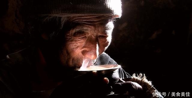 喝茶|长期爱喝茶的人,最后都怎么样了?尤其是喝浓茶,中国茶外国咖啡