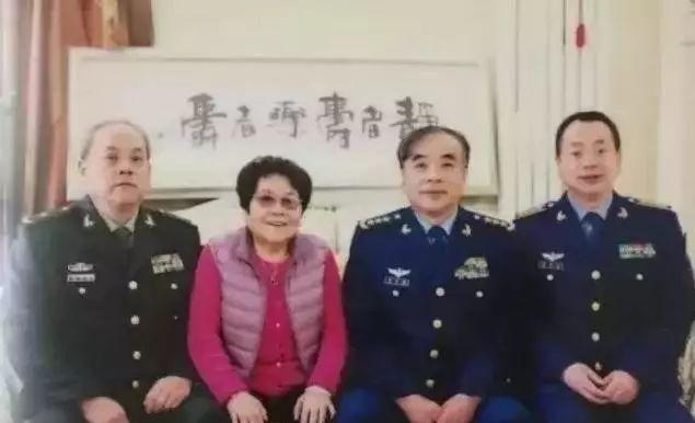 少将|全村6人参军只他活下来，建国后仅授少校，长子是上将，次子少将