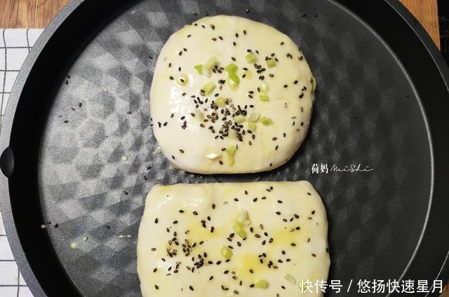  外酥|懒人早餐手抓饼巧变蔬菜鸡蛋饼，外酥里嫩，10分钟搞定早餐