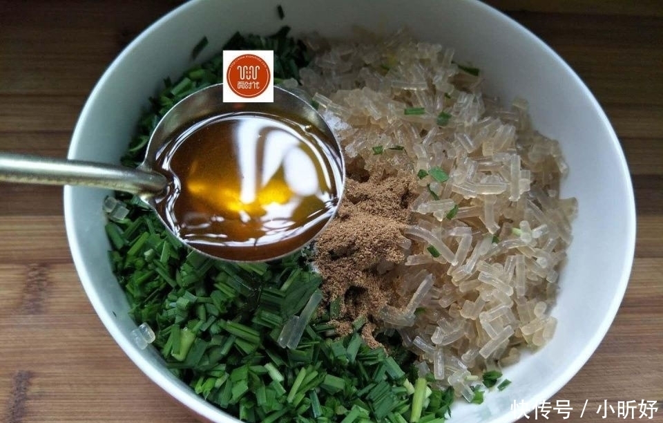 韭菜|做韭菜盒子,教你一招,外酥内鲜,好吃不腻,简单又美味!