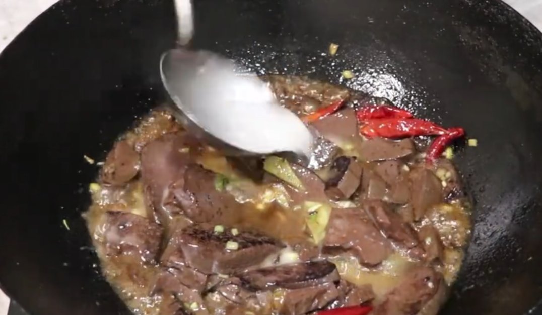 不错|猪血最美味的吃法,香辣美味,猪血Q弹爽滑,是一道不错的家常菜