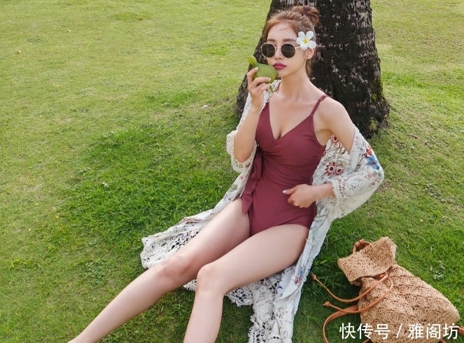 气质|比基尼泳衣小姐姐，气质不凡，尽是甜美魅力！