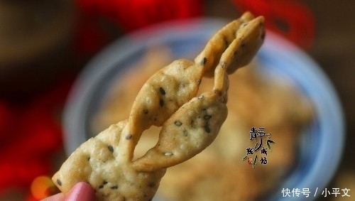 酥脆|用面粉做的小零食,喷香酥脆,一会儿就做1锅,大人孩子抢着吃